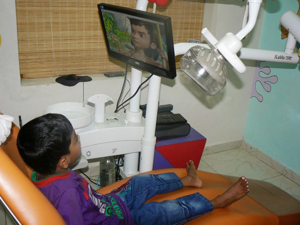 Why choose a Paediatric Dentist for your child ? Small Bites